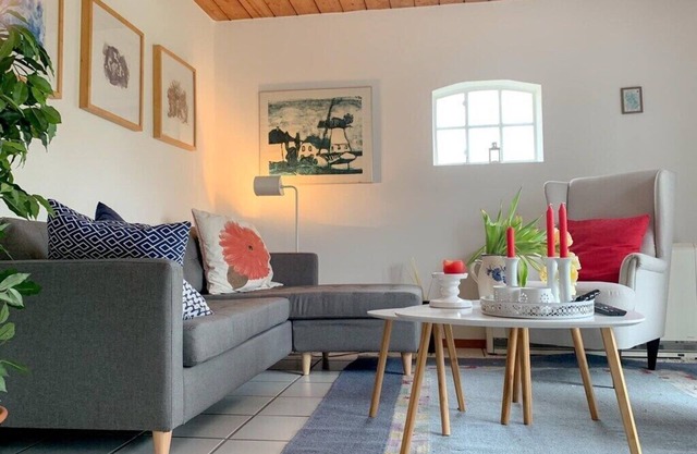Reetdach-ferienhaus "weiße Reetdachkate" in Osterhever für 5 Personen