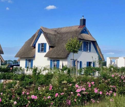 Reetdachhaus Seasons mit Kamin & Sauna