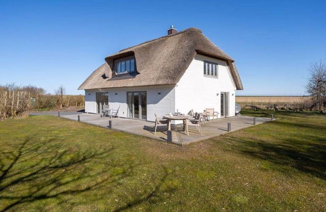 Reethus 8 degrees east