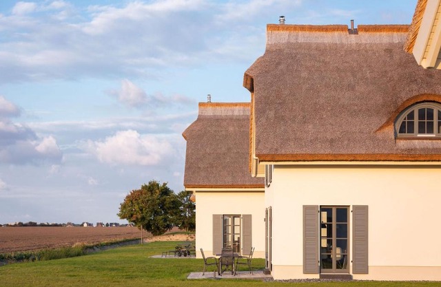 Reetland am Meer - Premium Reetdachvilla mit 3 Schlafzimmern, Sauna und Kamin E08