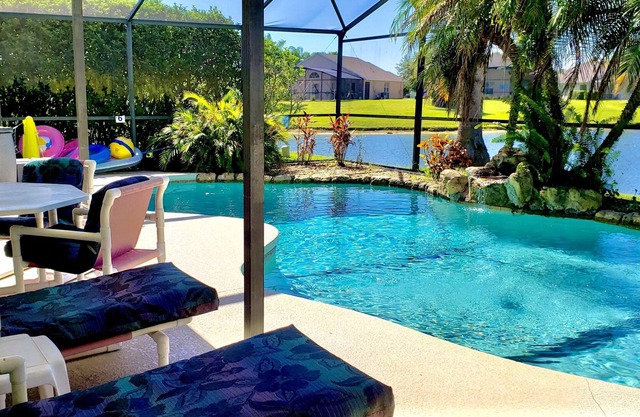 Ref 43. Villa with private pool and lake view. Near Disney