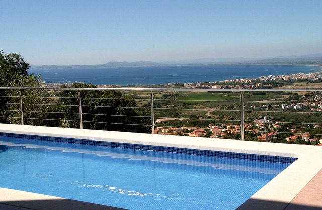 Ref. Cad07 BEAUTIFUL APARTMENT WITH PRIVATE POOL AND VIEWS