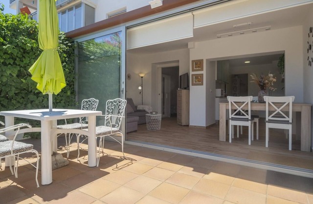 Ref. FIGUERES: Renovated apartment ideal for couples, next to the beach!