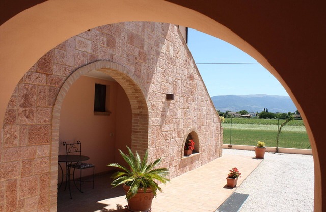 Refined and bright apartment for two in Umbria, between Bastia and Assisi