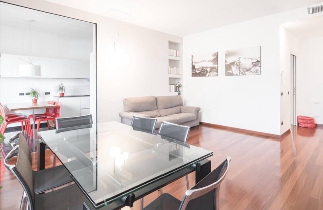 Refined three-room apartment in Milan Arco Della Pace area