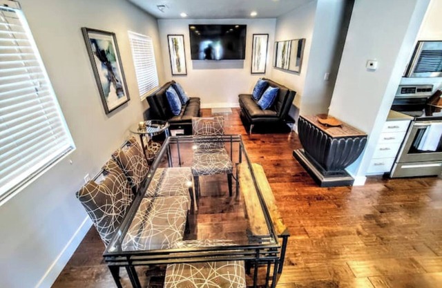 Reflection Bnb - 3 Kings, 4 Tvs, 2 Baths, Garage