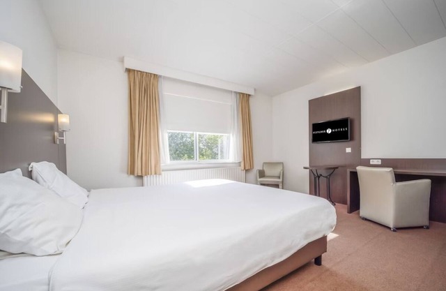 Refresh, Relax, Repeat: Your Comfortable Hideaway in Waalwijk