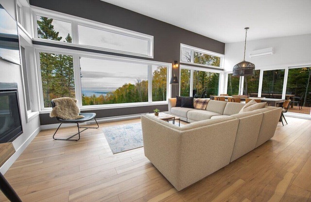 Refuge 2 - Ultimate Retreat, Spa and River View