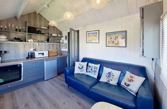 Refurbished to a high standard throughout, with an en-suite shower room and underfloor heating