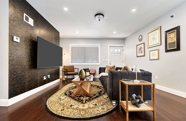 *Regal Bricks* Cold Plunge | Fire Pit | Game Room | Private Backyard