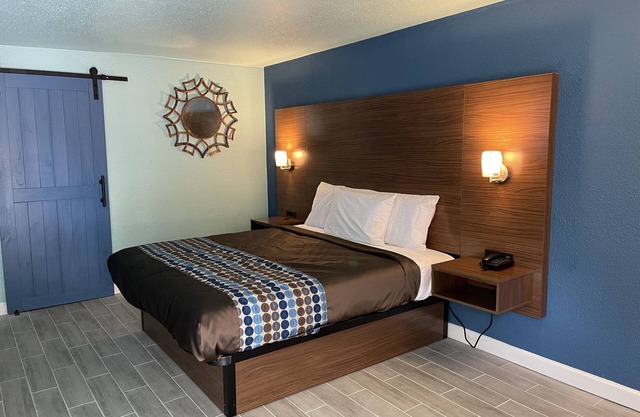 Regal Inn