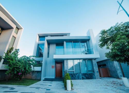 Regal Victoria Villa Luxury BT5-8