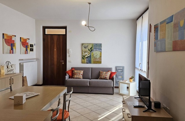 Regarda – apartment Miralago in Lazise with private garden, pool, pets allowed