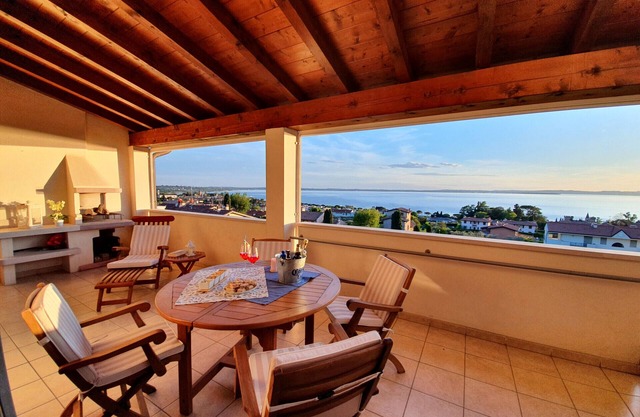 Regarda - apartment "Perla del Garda" at Lazise with lake view terrace