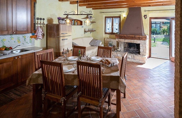Regarda - Countryhouse Nocino 1 in the middle of Lake Garda vineyards