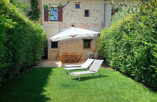 Regarda - Countryhouse Nocino 2 in the middle of Lake Garda vineyards