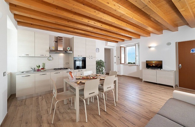 Regarda - Romantic apartment Casa Rossa 1 with wifi, air conditioning