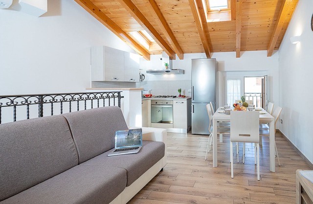 Regarda - Romantic apartment Casa Rossa 2 with wifi, air conditioning
