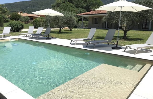 Regarda - "Villa Ida, Giarole unit" with pool and air conditioning