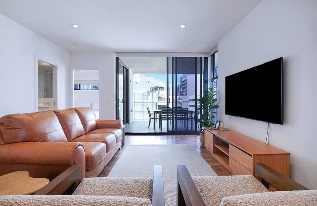 Regatta Hideaway A Breezy Balcony Residence