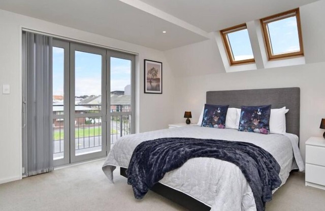 Regents 94-Spacious stylish home