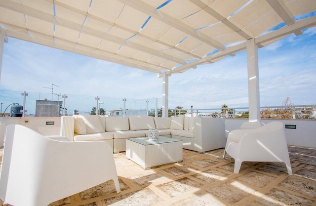Regina Terrace | central area, close to the beach