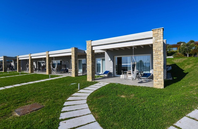 Relais Rosa dei Venti: 1 bedroom elegance, 2 pools, lake view!