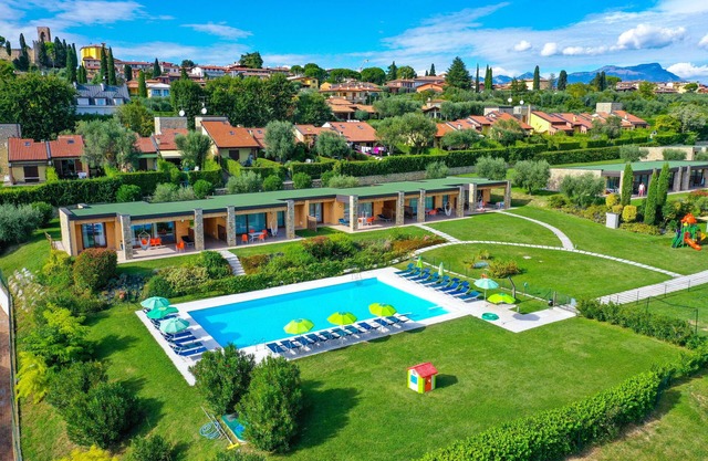 Relais Rosa Dei Venti: Superior Navy 2 Bedroom Apartment, 2 Pools, Lake View