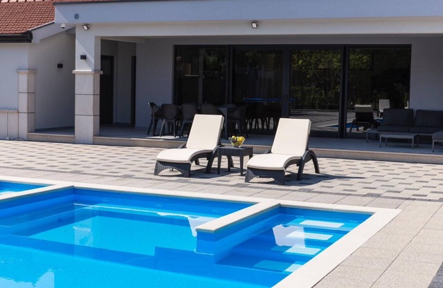 Relax and more house with pool