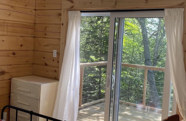 Relax and recharge in this Zen cottage, built for socializing.