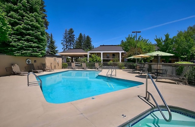 Relax and Unwind! Amazing Unit! Close to Cascade Village Shopping Center!