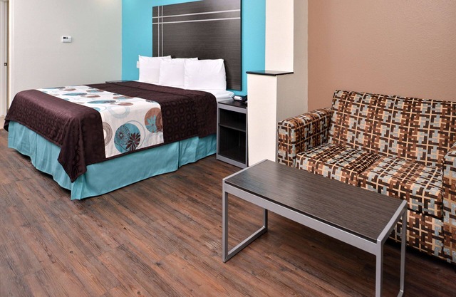 Relax and Unwind! Comfortable Unit! Near Six Flags Hurricane Harbor Splashtown