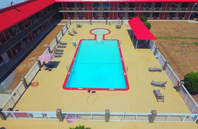 Relax and Unwind! Pet-Friendly, Free Parking, Near Historic Downtown Perry