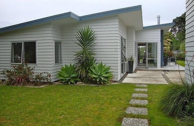 Relax at Cooks - Cooks Beach Holiday Home