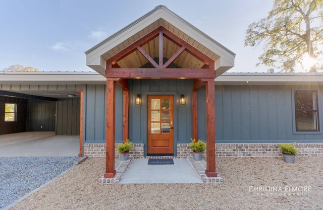 Relax at this newly updated, quaint LAKE HOME.