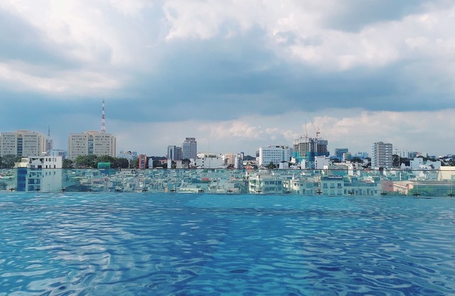 Relax at this peaceful and centrally located place with 32 floor stunning view.