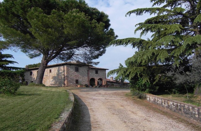 RELAX BETWEEN OLIVES AND WINEYARDS IN THE CHIANTI, ONLY 35MINUTES FROM FLORENCE!
