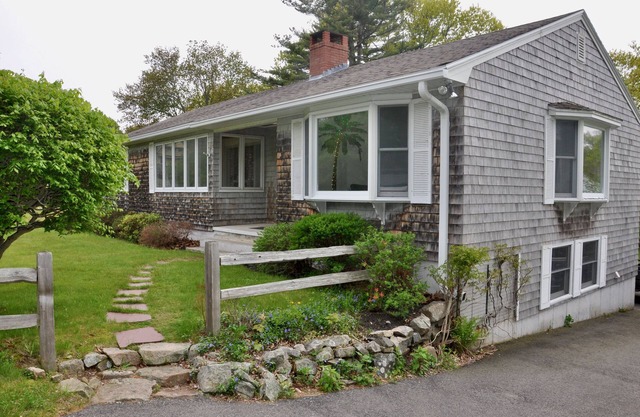 Relax by the Shore only a 7 min walk to Cape Neddick beach.