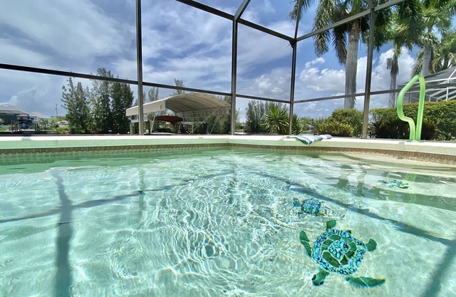 Relax! Canal Home, Sunsets, Heated Pool, Lanai with TV, Boat Dock, Gulf Access