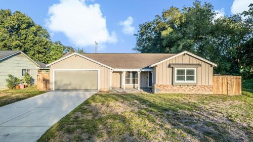 Relax & Enjoy, Spacious 3BR 2BA Patio & Garage