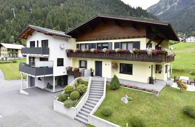 Relax * Feel good * Experience the mountains * in the Montafon
