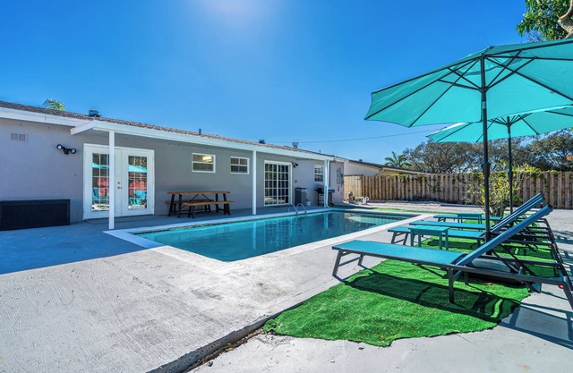 Relax & Fun Hollywood Private Pool - Arcade Game