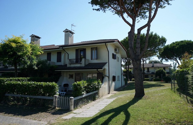 Relax in our charming villa with private garden