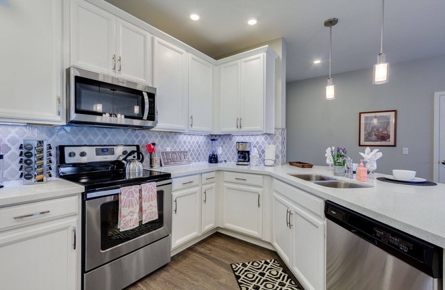 Relax in 2 bedroom Condo at The Cays Ocotillo!30 Night Min!