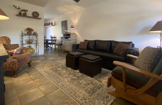 Relax in a private, well cared and stocked 2BR/2Ba Midtown pet friendly home