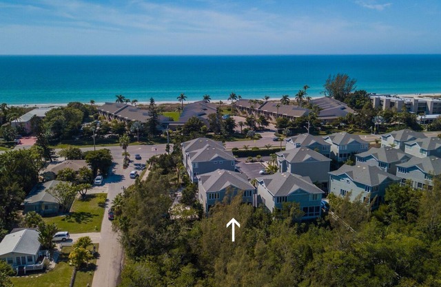 Relax in a Spacious Townhouse on Beautiful Longboat Key!