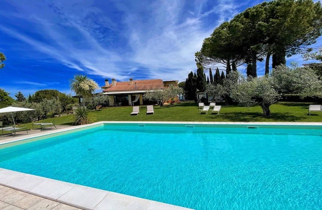 Relax in Italy s most famous Sagrantino wine and truffle. Slps 15. Exc pool