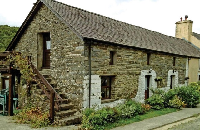 Relax in Mountain View Cottage at Cwmiar Farm