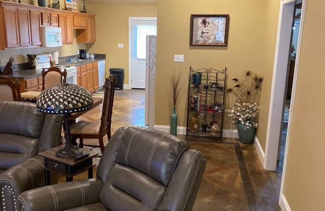 Relax in our beautiful New Orleans themed townhomenn