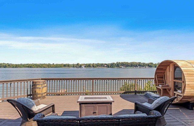 Relax in our River Home! Hot Tub, Sauna & Game Rm